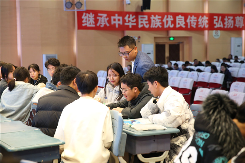 九游娱乐刘高老师.JPG