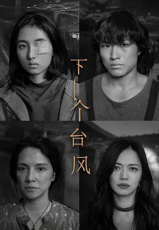 抄底双马尾女仆装小美女逛漫展 黑网袜白色内内，只顾玩手机 - 小白菜